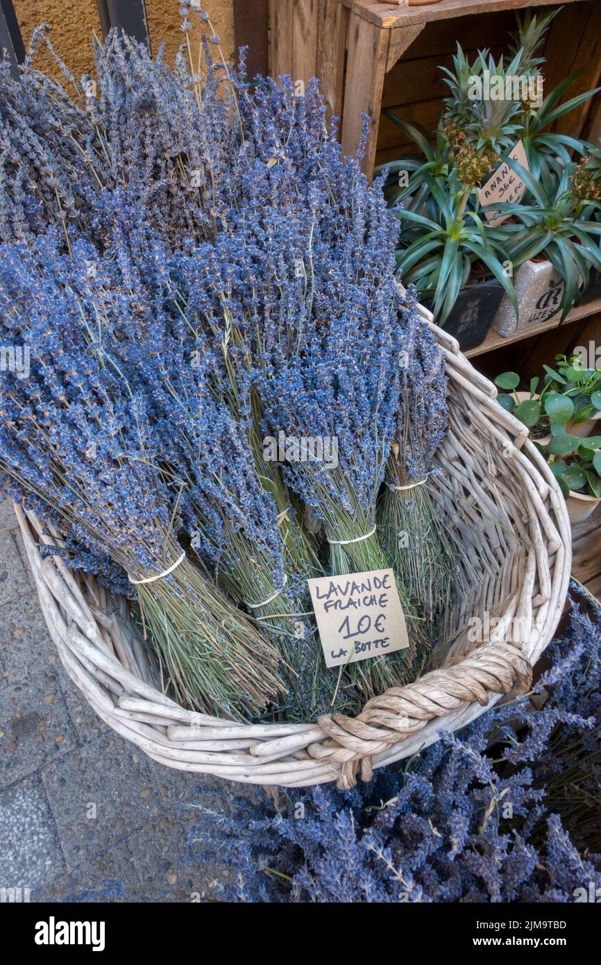 The lavender basket hi-res stock photography and images - Alamy