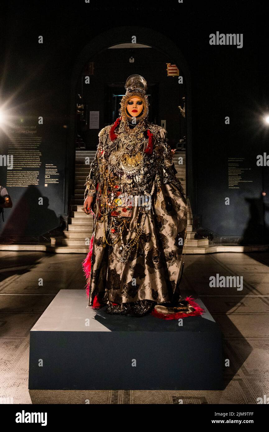 London, UK. 5th Aug, 2022. Daniel wears his new ‘Jubilee Look' alongside his works - Fashion in Motion: Daniel Lismore at the V&A. Labelled by Vogue as ‘England's Most Eccentric Dresser', sustainability is key to his design philosophy. 11 life-size mannequins - standing at 6'4” -which celebrate the social, historical and cultural themes. Credit: Guy Bell/Alamy Live News Stock Photo