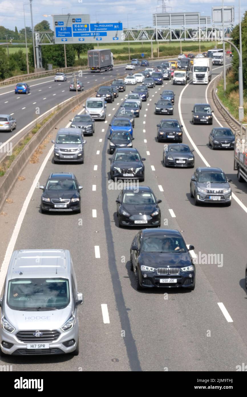 Bristol, UK. 5th Aug, 2022. Friday getaway traffic congestion as people head south on the M5. Picture shows heavy congestion on the M5 near J15. Managed Motorway matrix's are on. Highways England show average speeds below 30MPH. Credit: JMF News/Alamy Live News Stock Photo
