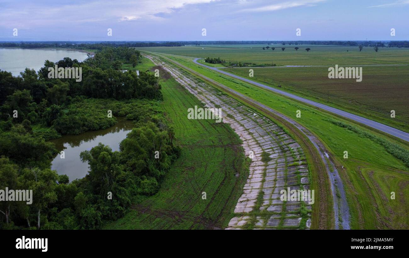 The bird's eye view over the Mississippi River outside of Baton Rouge