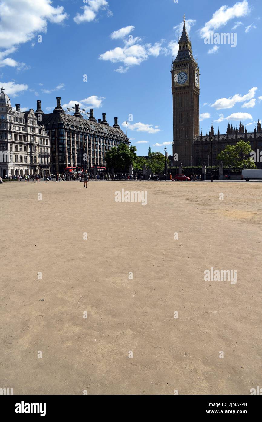 London, UK. 5th Aug, 2022. People on brown lawn in Parliament Square opposite the Houses of Parliament. Sun in West End as heat wave continues. Credit: JOHNNY ARMSTEAD/Alamy Live News Stock Photo