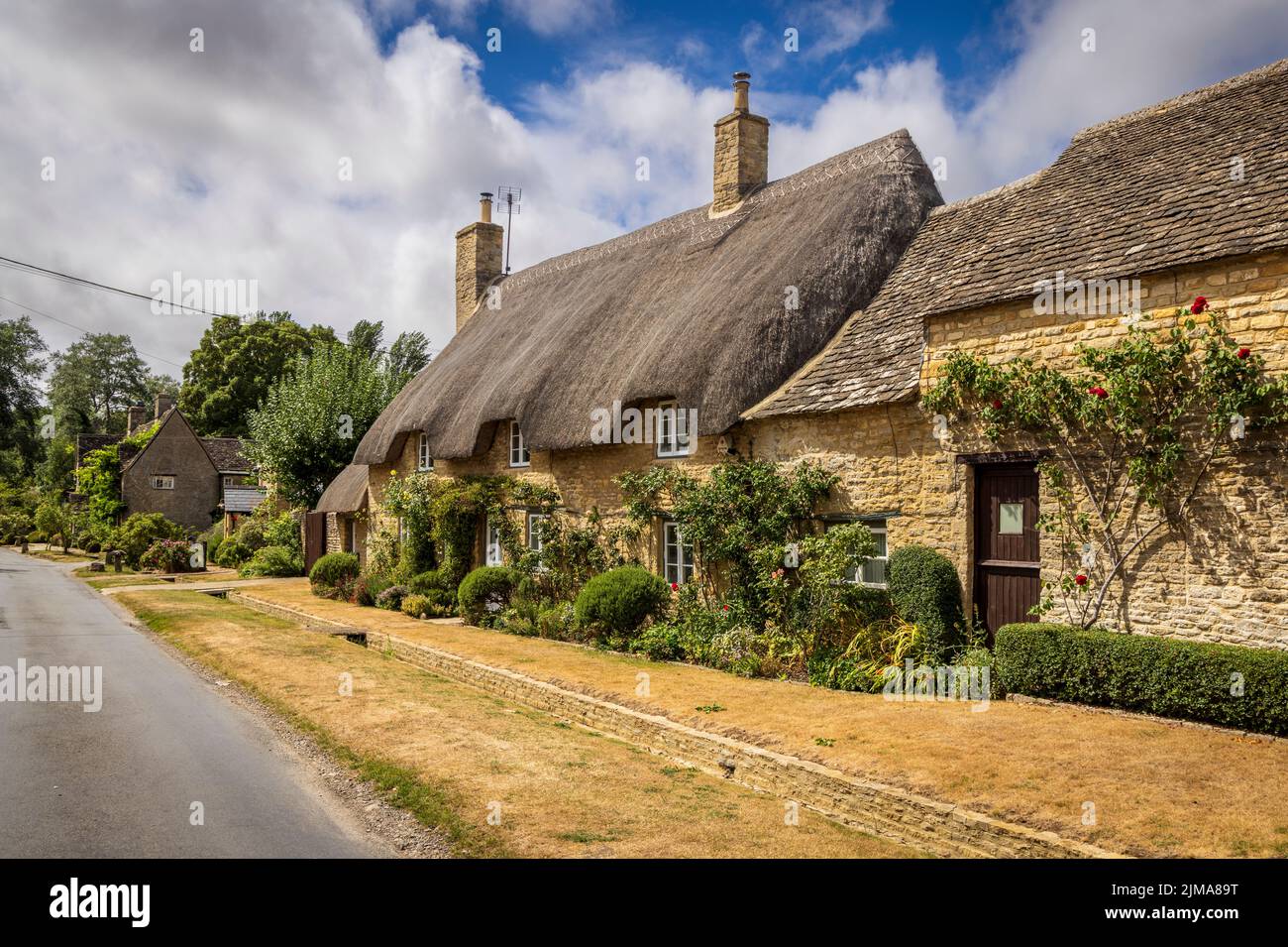 A thatched cottage in Minster Lovell in the Cotswolds, Oxfordshire, England Stock Photo