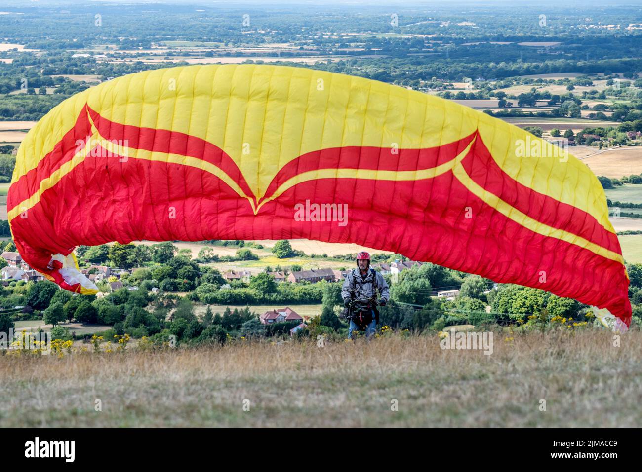 Brighton, August 5th 2022: Paragliders preparing for take-off at Devil's Dyke, in the South Downs National Park, near Brighton, East Sussex Credit: Andrew Hasson/Alamy Live News Stock Photo