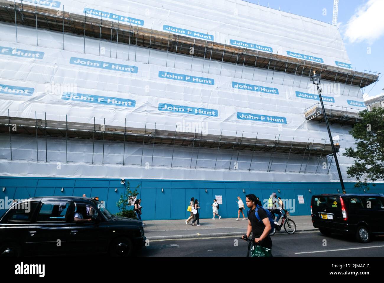 Oxford Street, London, UK. 5th Aug 2022. Retail sector: The site of the Debenhams former flagship store on Oxford Street is being demolished. Credit: Matthew Chattle/Alamy Live News Stock Photo
