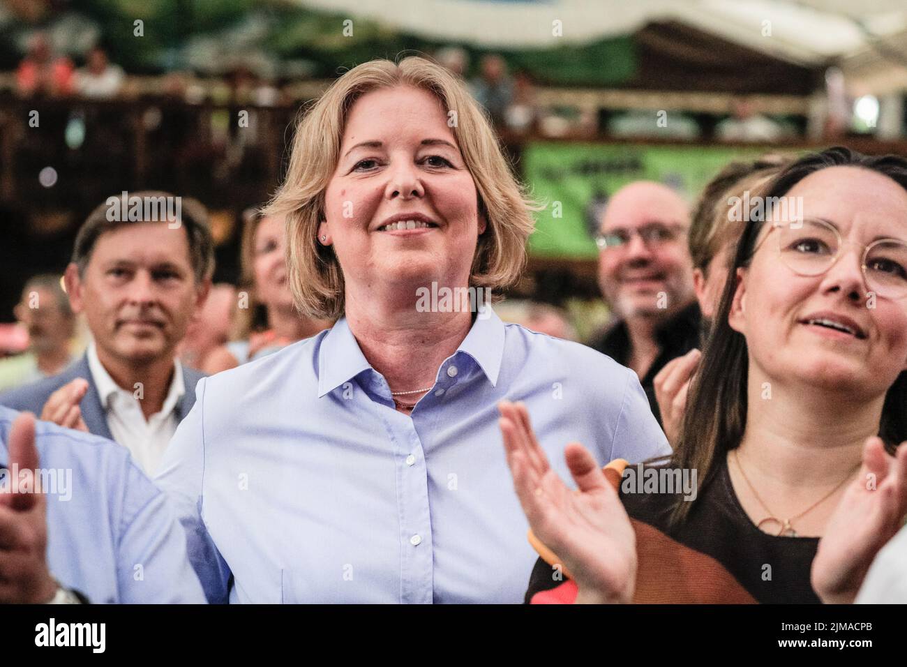 Crange, Herne, NRW, 05th Aug July, 2022. President of the German Parliament (Bundestagspräsidentin), Bärbel Bas (SPD), has fun in the tent and joins in the opening ceremony. The official opening ceremony of the 2022 Cranger Kirmes, Germany's 3rd largest funfair and the largest of its kind in NRW, is attended by invited guests in the festival tent and beer hall. The popular fair, which was paused during the pandemic, regularly attracts more than 4m visitors during its 10 day run and has been established for decades. Credit: Imageplotter/Alamy Live News Stock Photo
