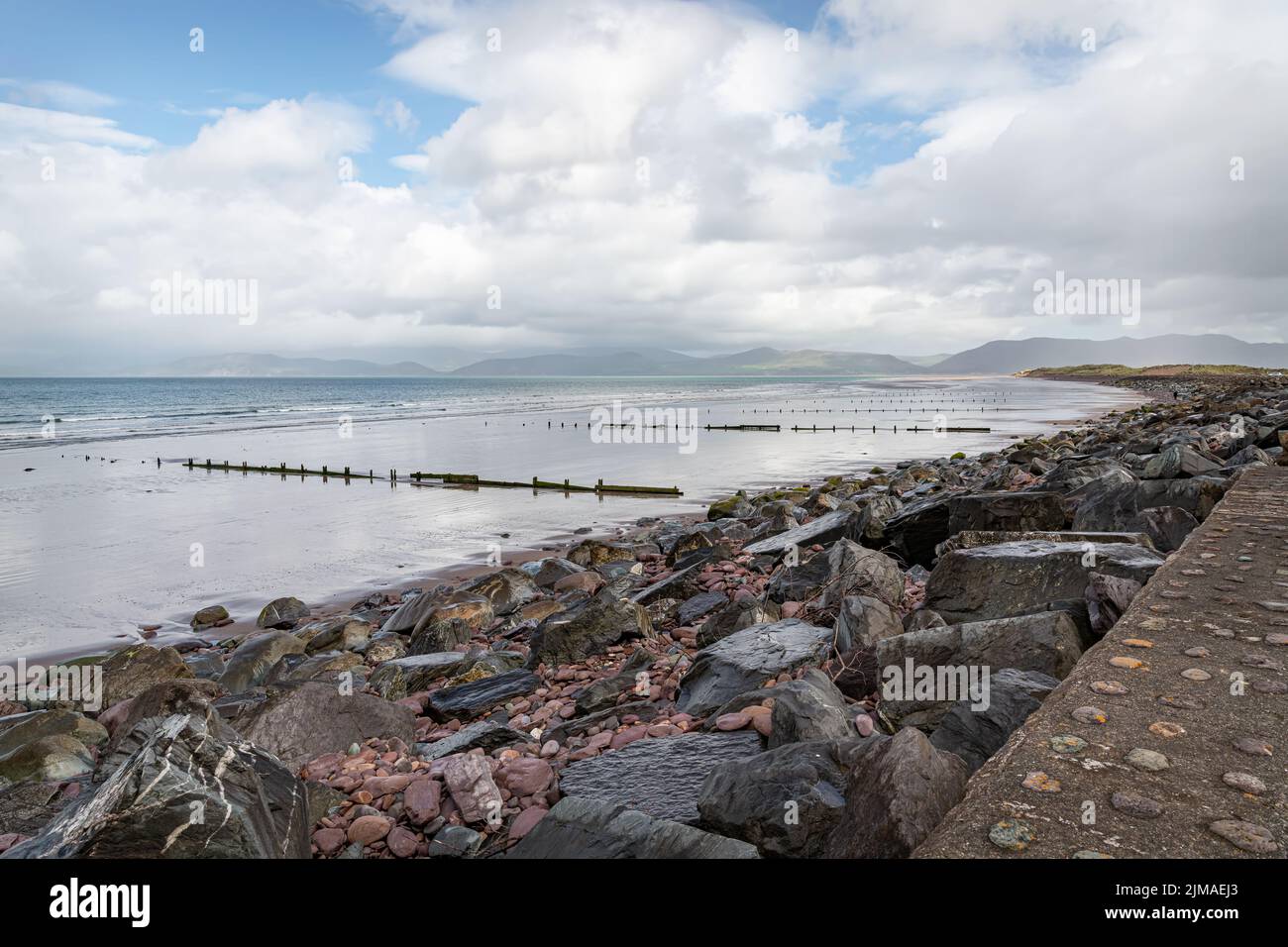 Rossbeigh - Rossbehy sand spit  Beach (looking north) on the Iveragh Peninsula in County Kerry, Ireland Stock Photo