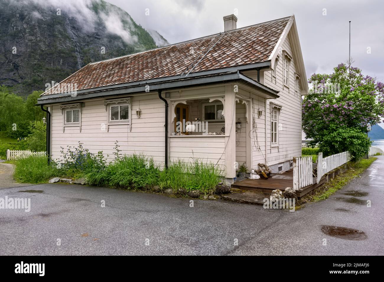 Traditional homes skjolden hires stock photography and images Alamy