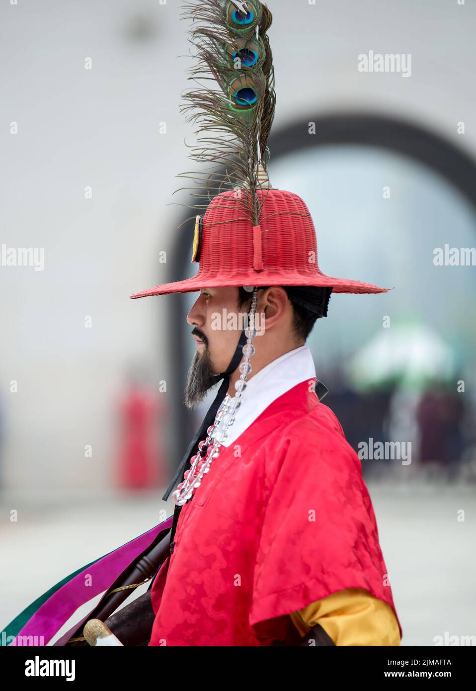 Dressed in traditional costumes from Gwanghwamun gate of Gyeongbokgung Palace Guards Stock Photo