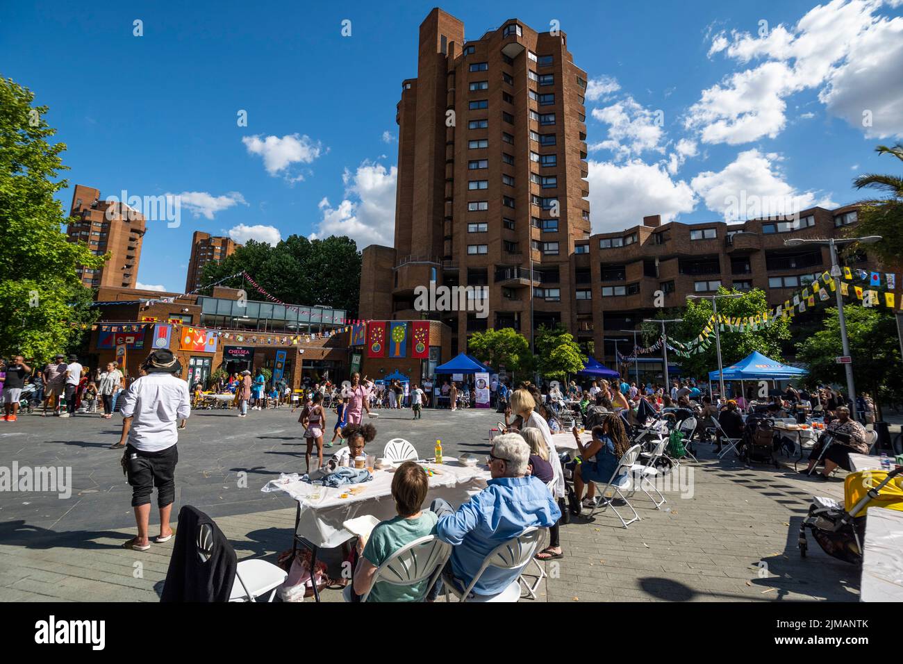 London, UK.  5 August 2022. The public around the performance area at Carnival in Chelsea, an event showcasing carnival costumes, music and culture.  The show is outside The Chelsea Theatre and is part of this year’s Kensington & Chelsea Festival. Credit: Stephen Chung / Alamy Live News Stock Photo