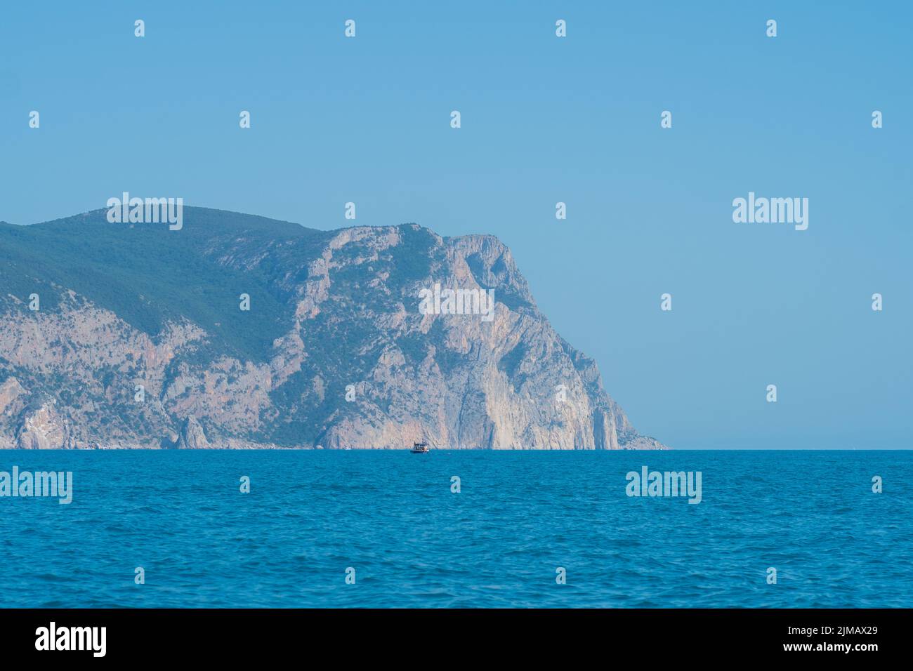 Bay mountains hi-res stock photography and images - Page 24 - Alamy | Röcke