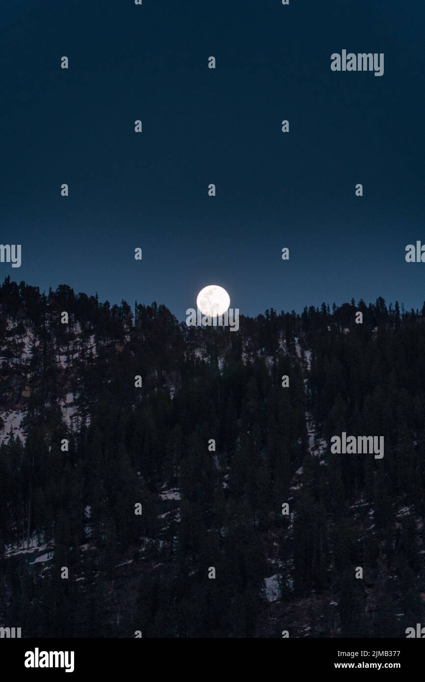 Vertical wallpaper full moon hi-res stock photography and images - Alamy