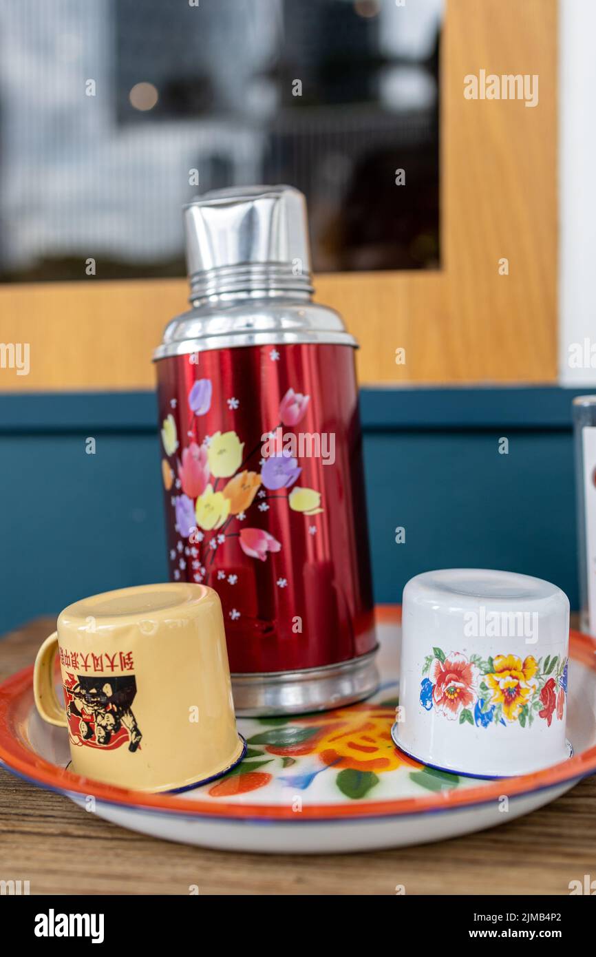https://c8.alamy.com/comp/2JMB4P2/a-closeup-of-a-vintage-thermos-flask-and-mugs-on-a-table-2JMB4P2.jpg