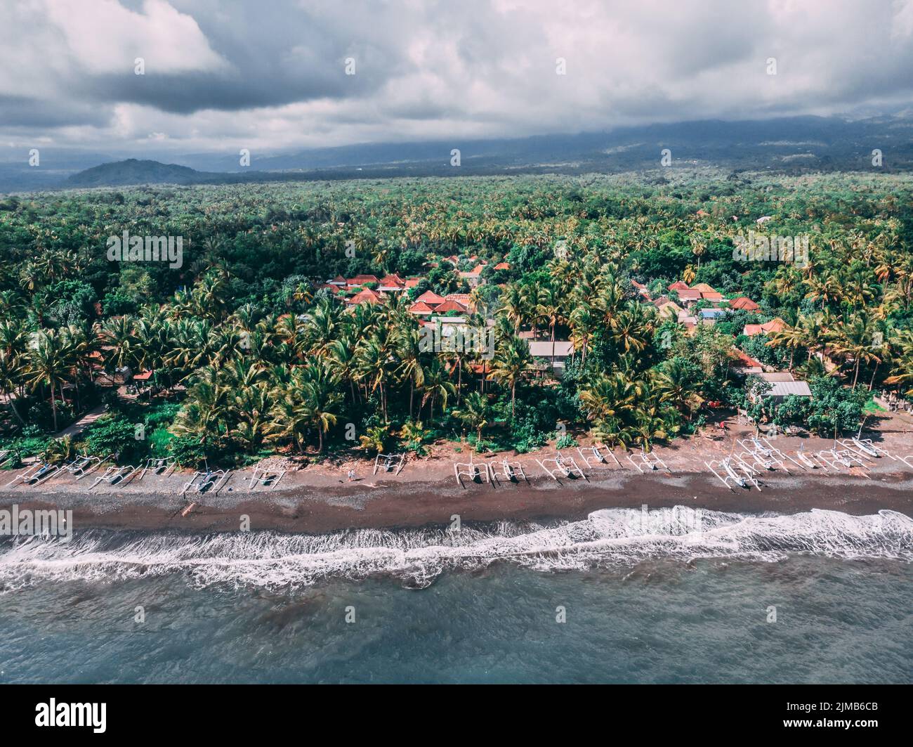 Aerial view palm trees sea hi-res stock photography and images - Alamy