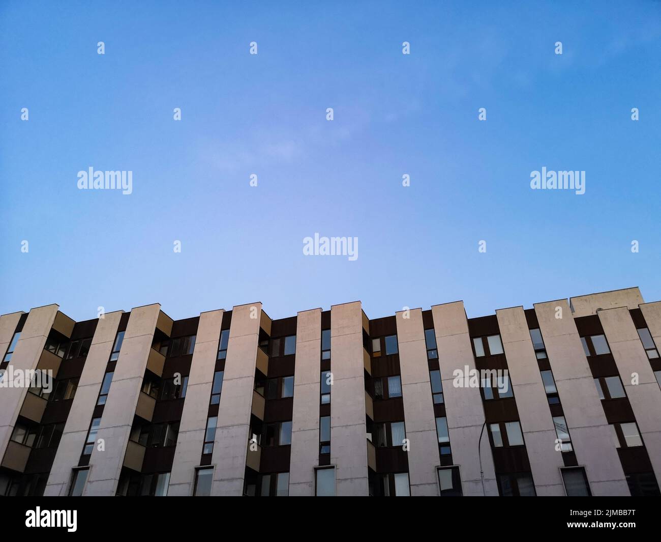 Office building and parking lot hi-res stock photography and images - Alamy