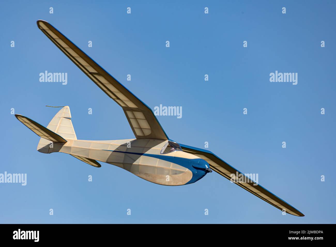 Flying plane hi-res stock photography and images - Alamy