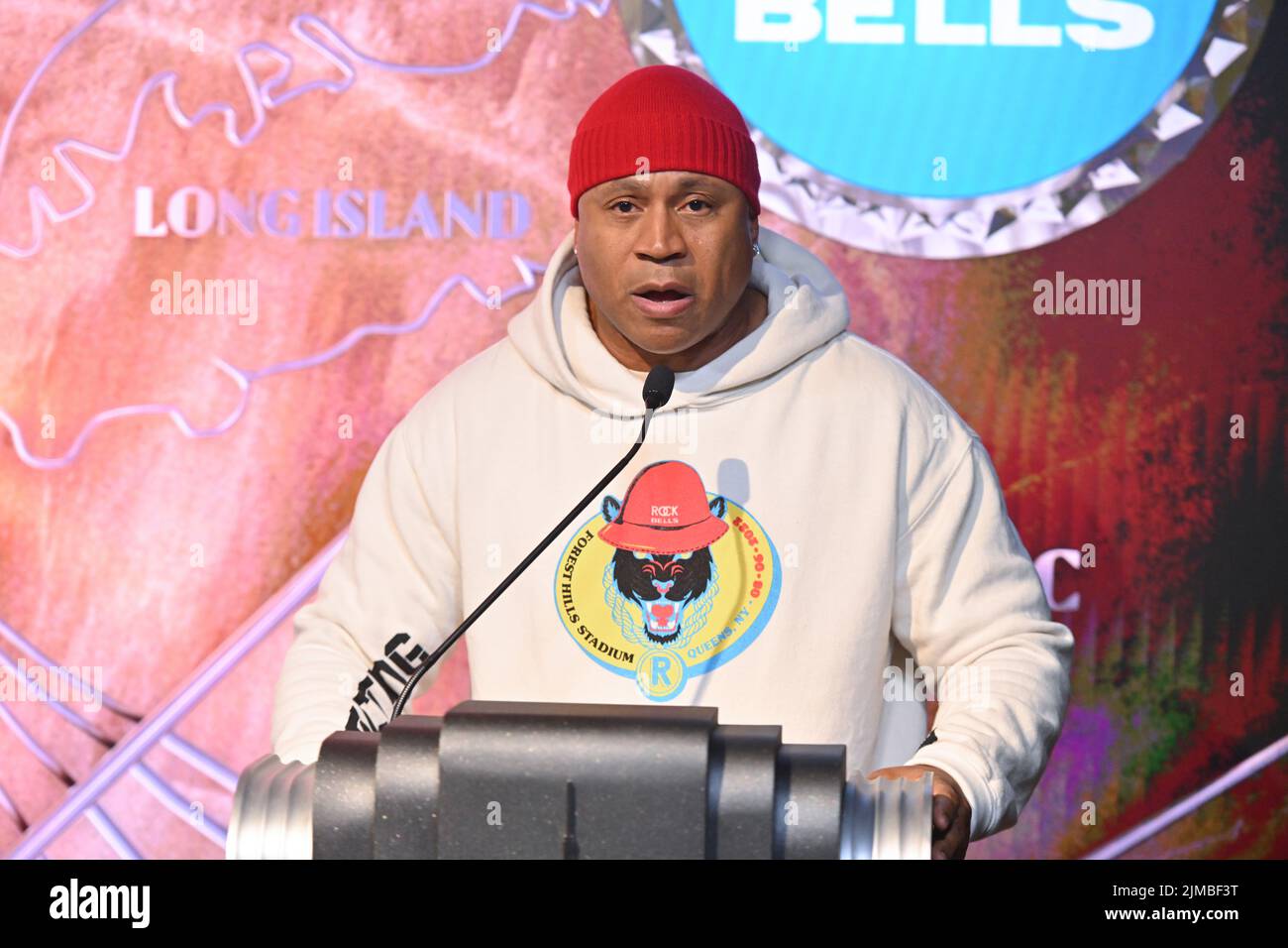 LL Cool J lights the Empire State Building to celebrate the Rock the Bells Festival in support of the Universal Hip Hop Museum on August 5, 2022 in Ne Stock Photo