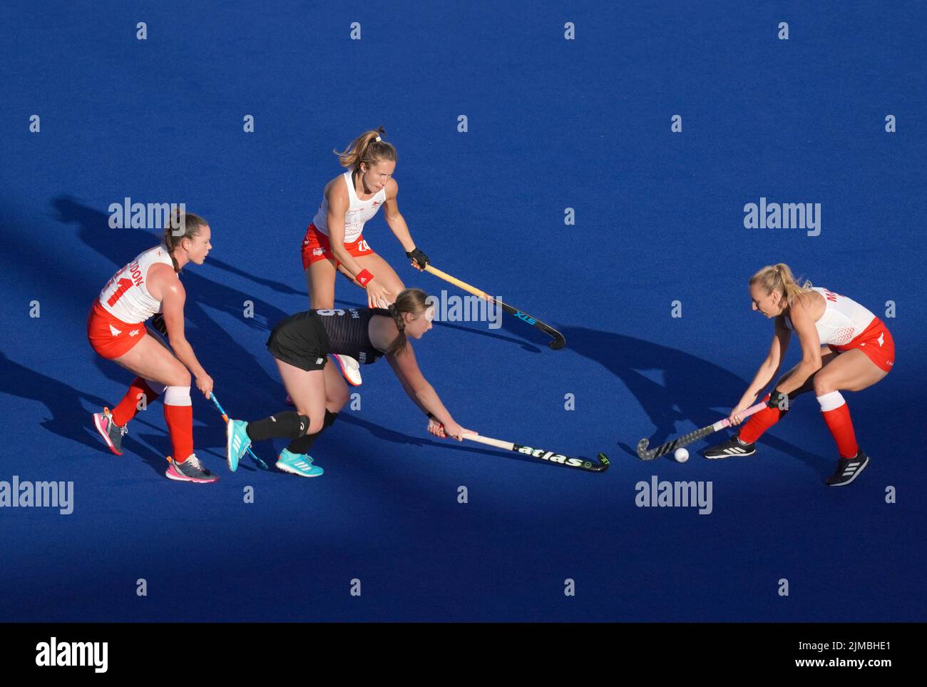 England's Hannah Martin (right) and New Zealand's Hope Ralph (centre) battle for the ball during the Womens Hockey Semi-final at the University of Birmingham Hockey and Squash Centre on day eight of the 2022 Commonwealth Games in Birmingham. Picture date: Friday August 5, 2022. Stock Photo