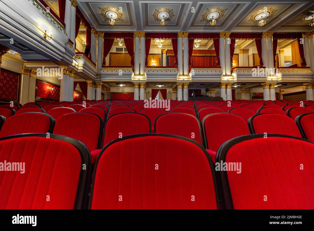 Seats in empty theater auditorium hi-res stock photography and images ...