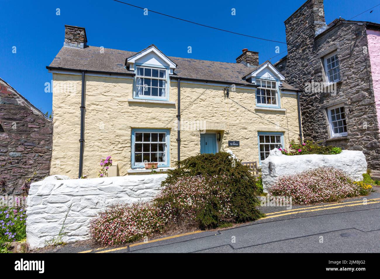 Cottages in Quickwell Hill, St Davids, Pembrokeshire, Wales, UK Stock Photo