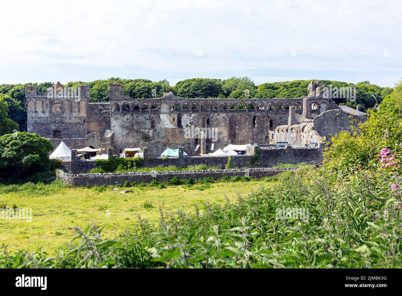 St Davids Bishop's Palace/ Llys yr Esgob Tyddewi, St Davids, Pembrokeshire, Wales, UK Stock Photo