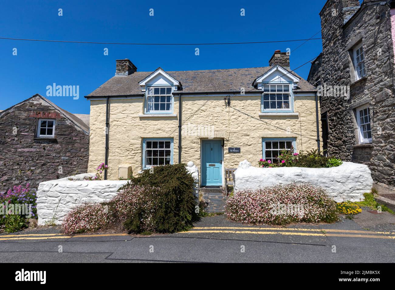 Cottages in Quickwell Hill, St Davids, Pembrokeshire, Wales, UK Stock Photo