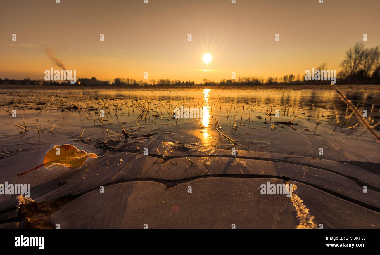 Field sunrise snow hi-res stock photography and images - Alamy