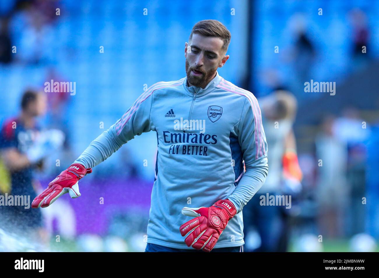 London, UK. 5th August 2022;  Selhurst Park, Crystal Palace, London, England;  Premier League football, Crystal Palace versus Arsenal:  goalkeeper Matt Turner of Arsenal warms up ahead of kick-off Credit: Action Plus Sports Images/Alamy Live News Stock Photo