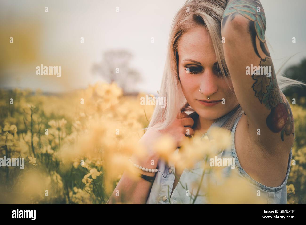 Vintage style woman hi-res stock photography and images - Alamy