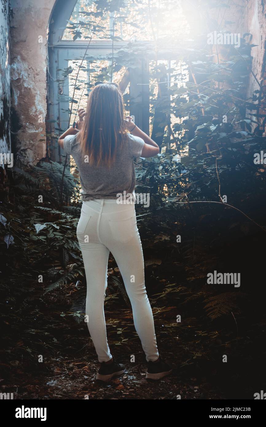 Young woman sunshine hi-res stock photography and images - Alamy