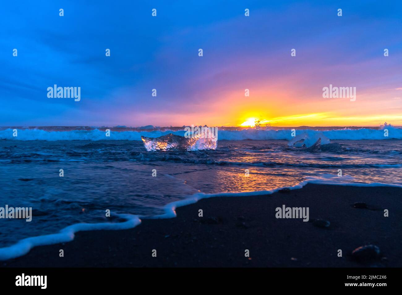 Sunrise at the beautiful diamond beach in Iceland Stock Photo Alamy