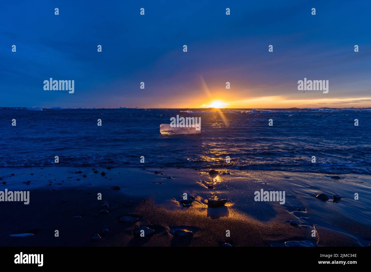 Sunrise at the beautiful diamond beach in Iceland Stock Photo Alamy