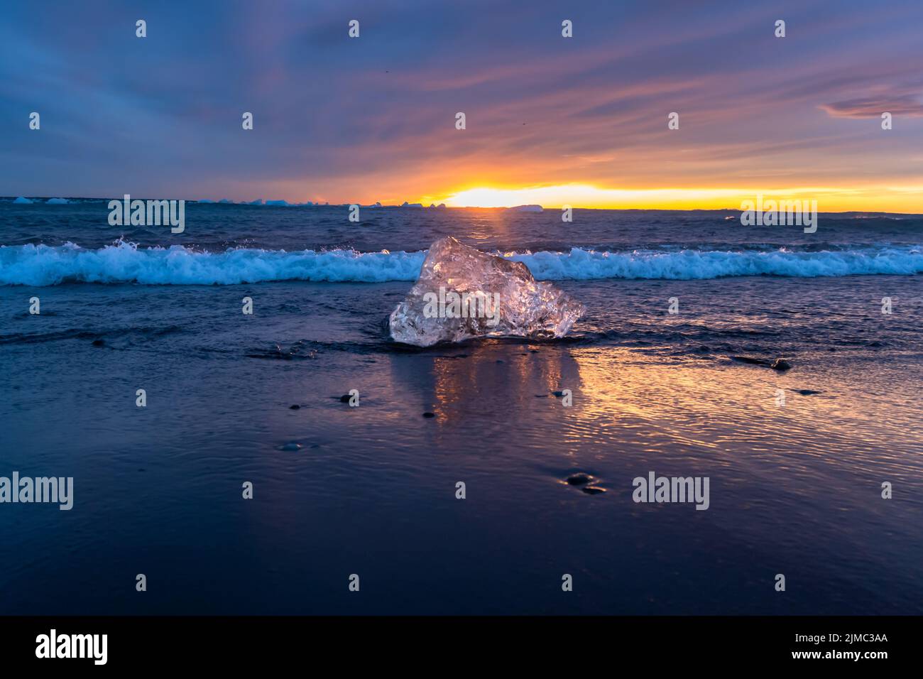 Sunrise at the beautiful diamond beach in Iceland Stock Photo Alamy