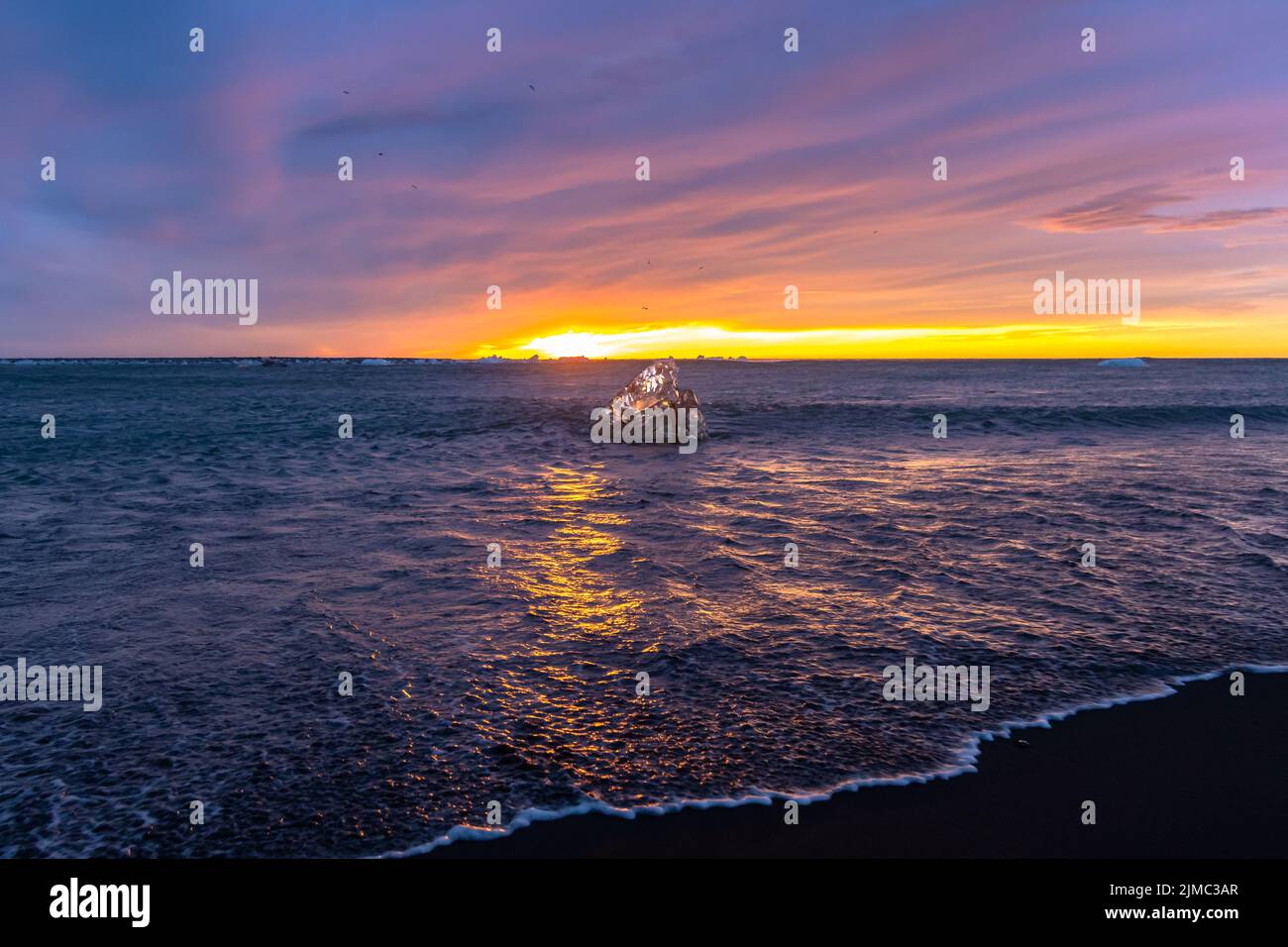 Eisberg am strand hires stock photography and images Alamy