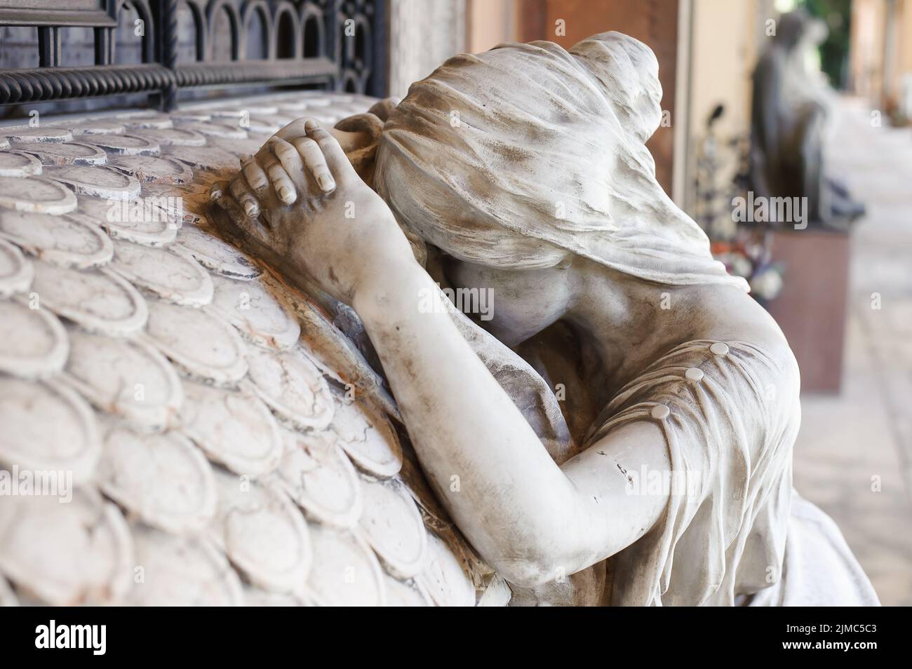 Statue of graveyard Stock Photo Alamy