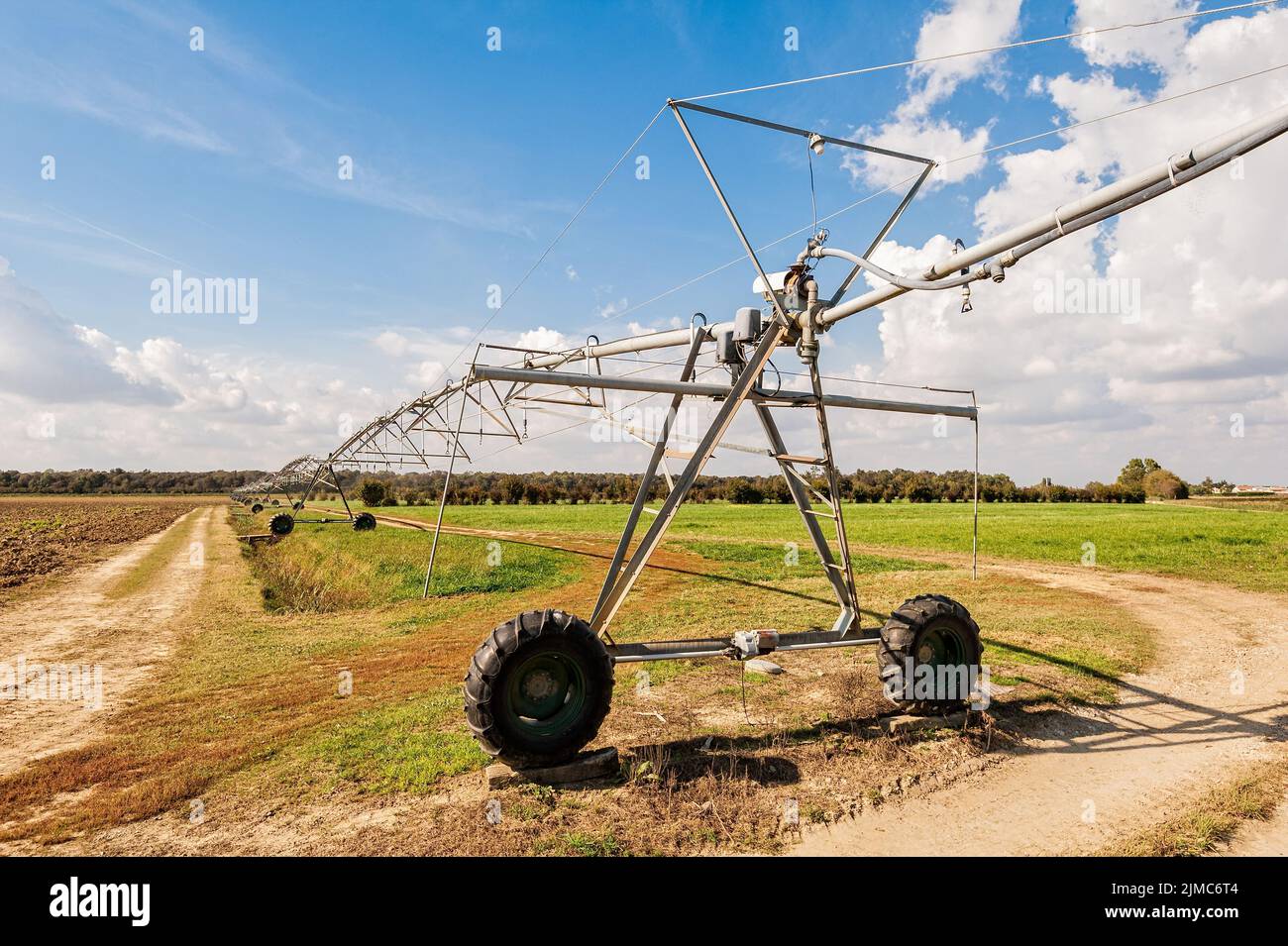Center pivoting irrigation system Stock Photo Alamy