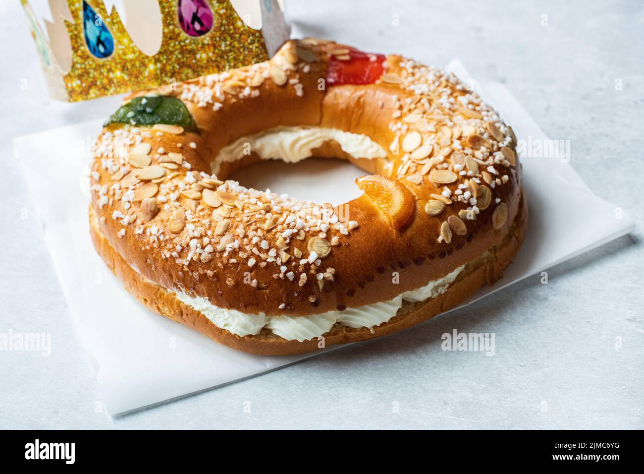 Roscon De Reyes Traditional Spanish Christmas Baking Stock Photo Alamy roscon-de-reyes-traditional-spanish-christmas-baking-stock-photo-alamy