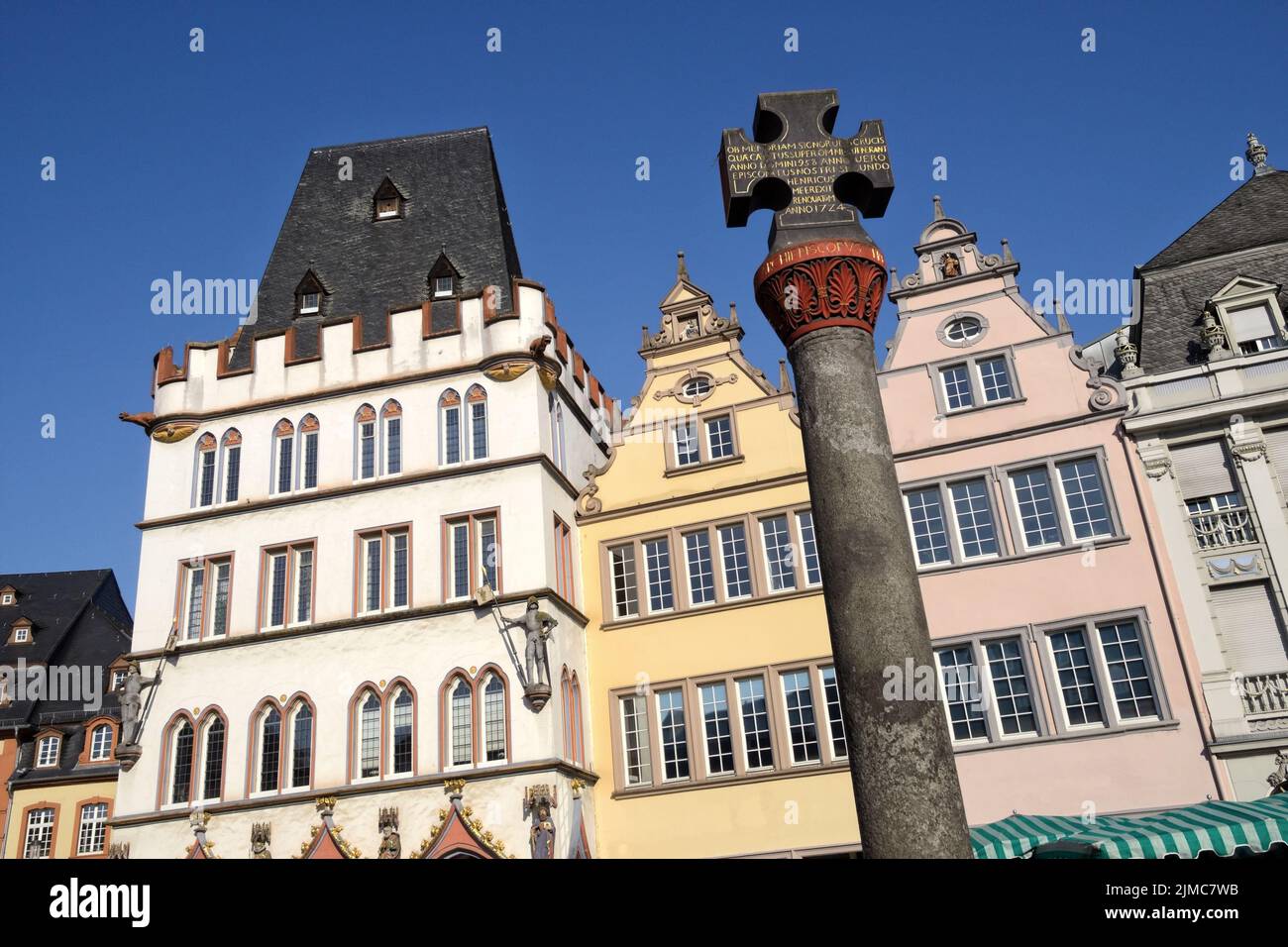 Trier - Market cross in front of historic row of houses, Germany Stock Photo