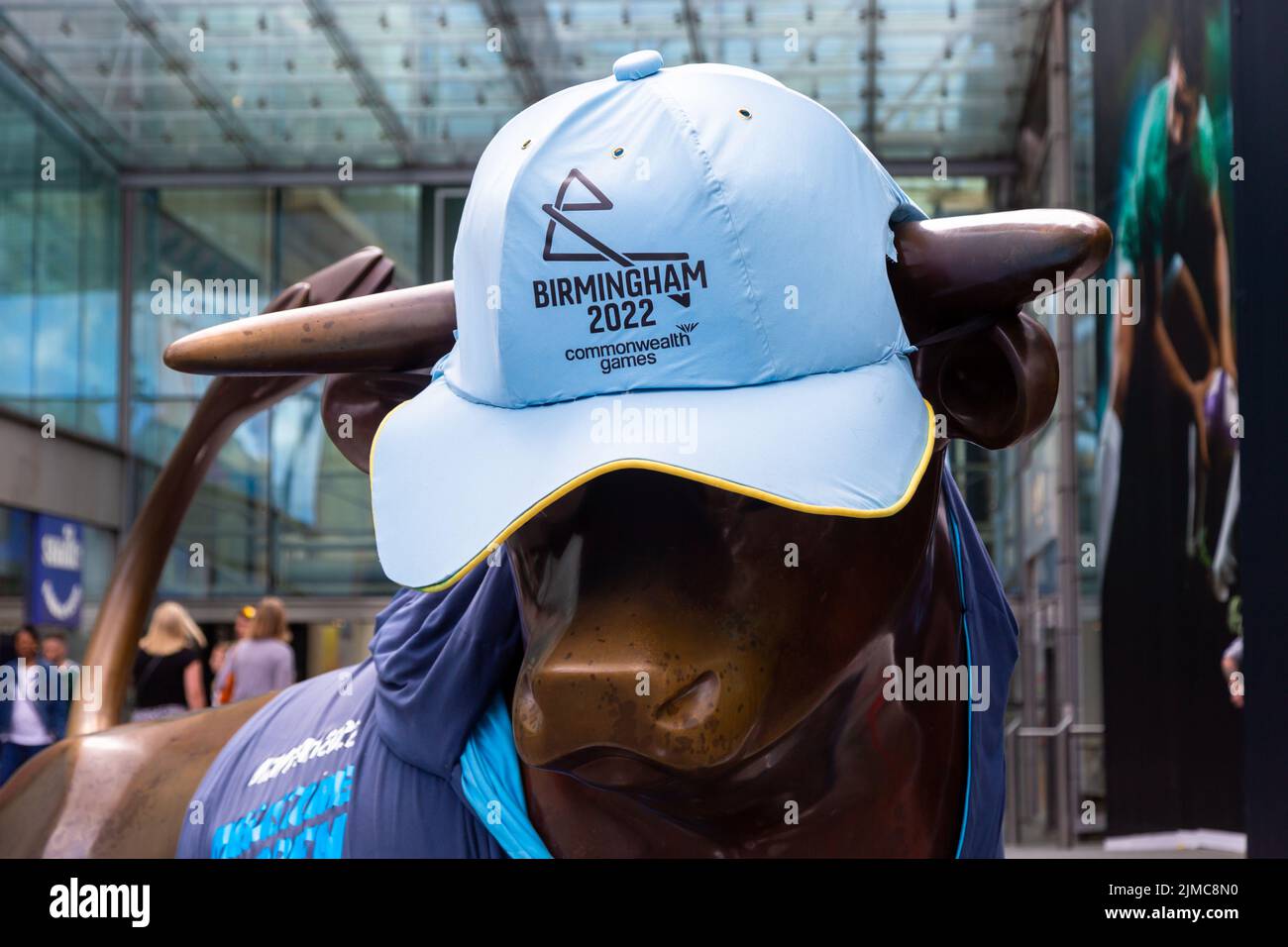 The Bullring bull statue wearing a cap during the 2022 Birmingham Commonwealth Games, Birmingham UK Stock Photo
