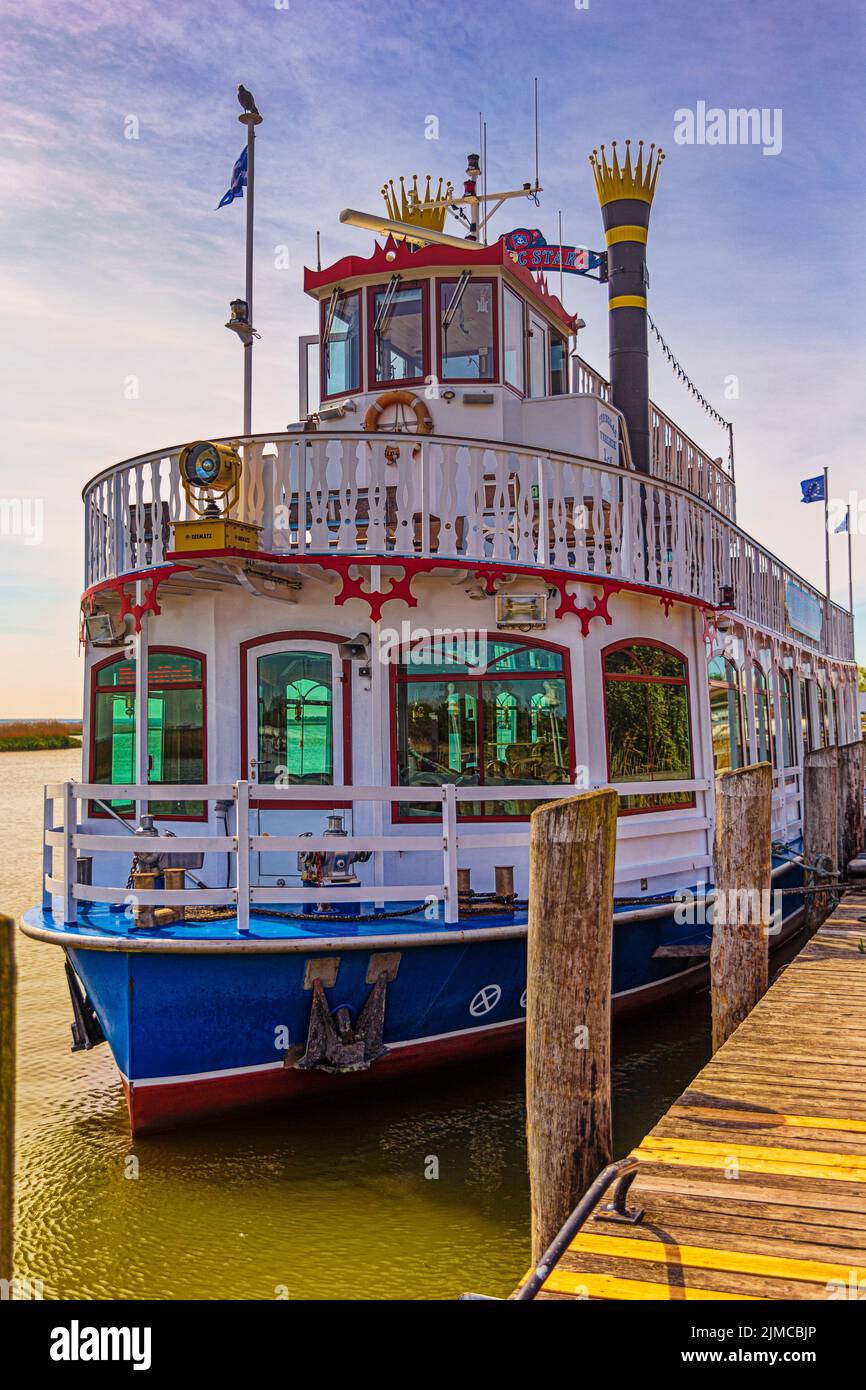 Ship superstructures hi-res stock photography and images - Alamy