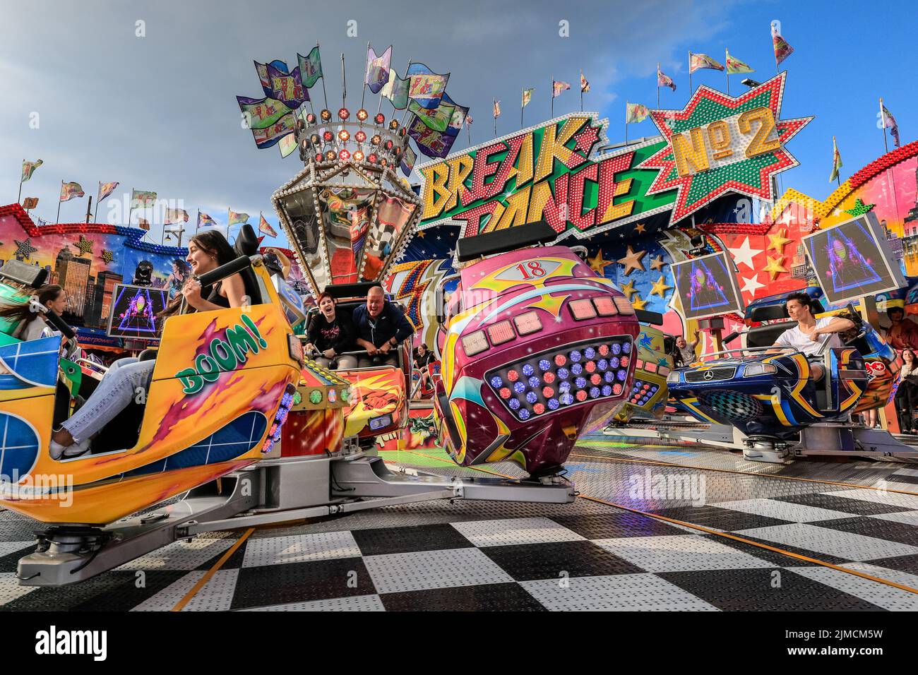 Break dance ride fun fair hi-res stock photography and images - Alamy