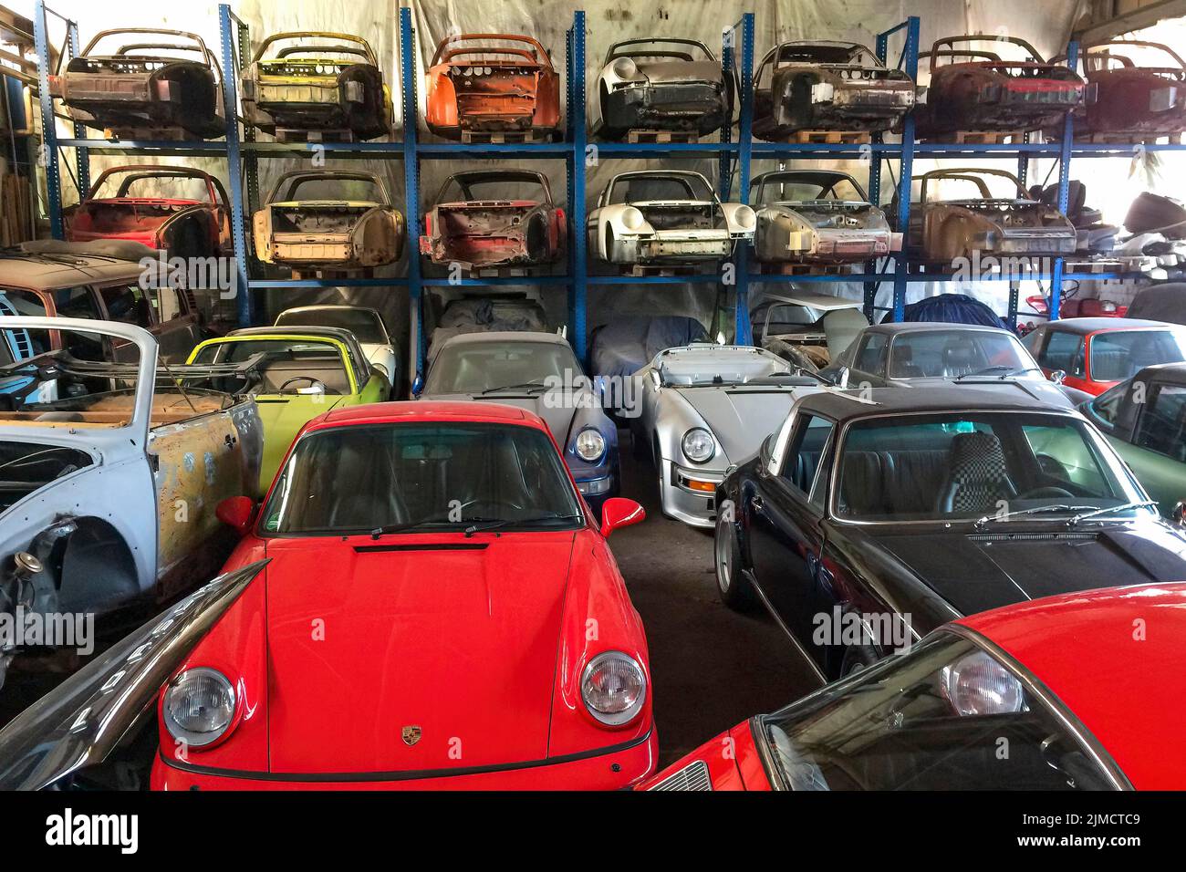 Oversized shelf spare parts storage in for Porsche classic car