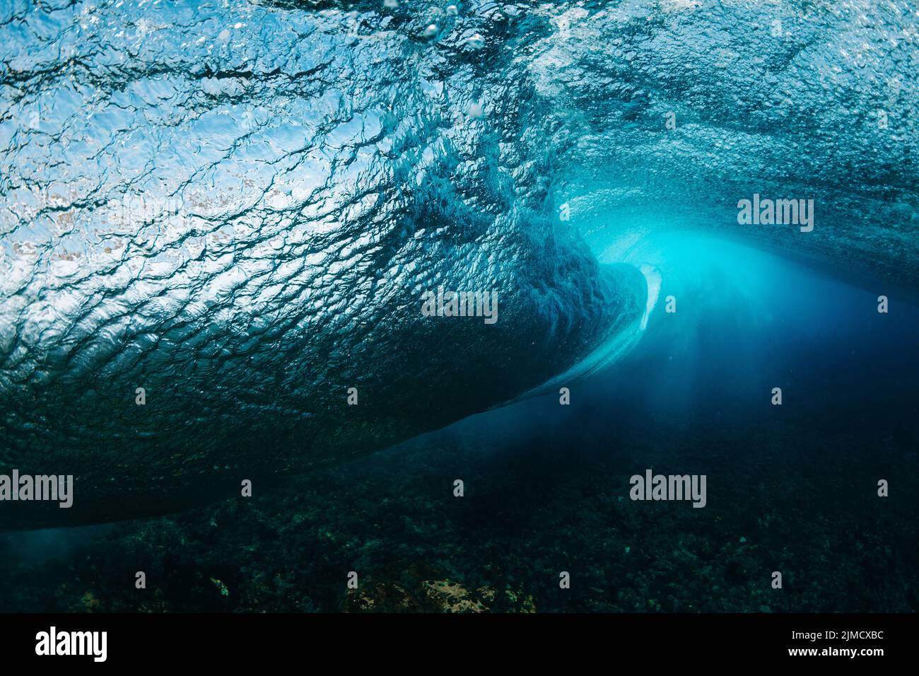Shiny ocean water foamy waves hi-res stock photography and images - Alamy