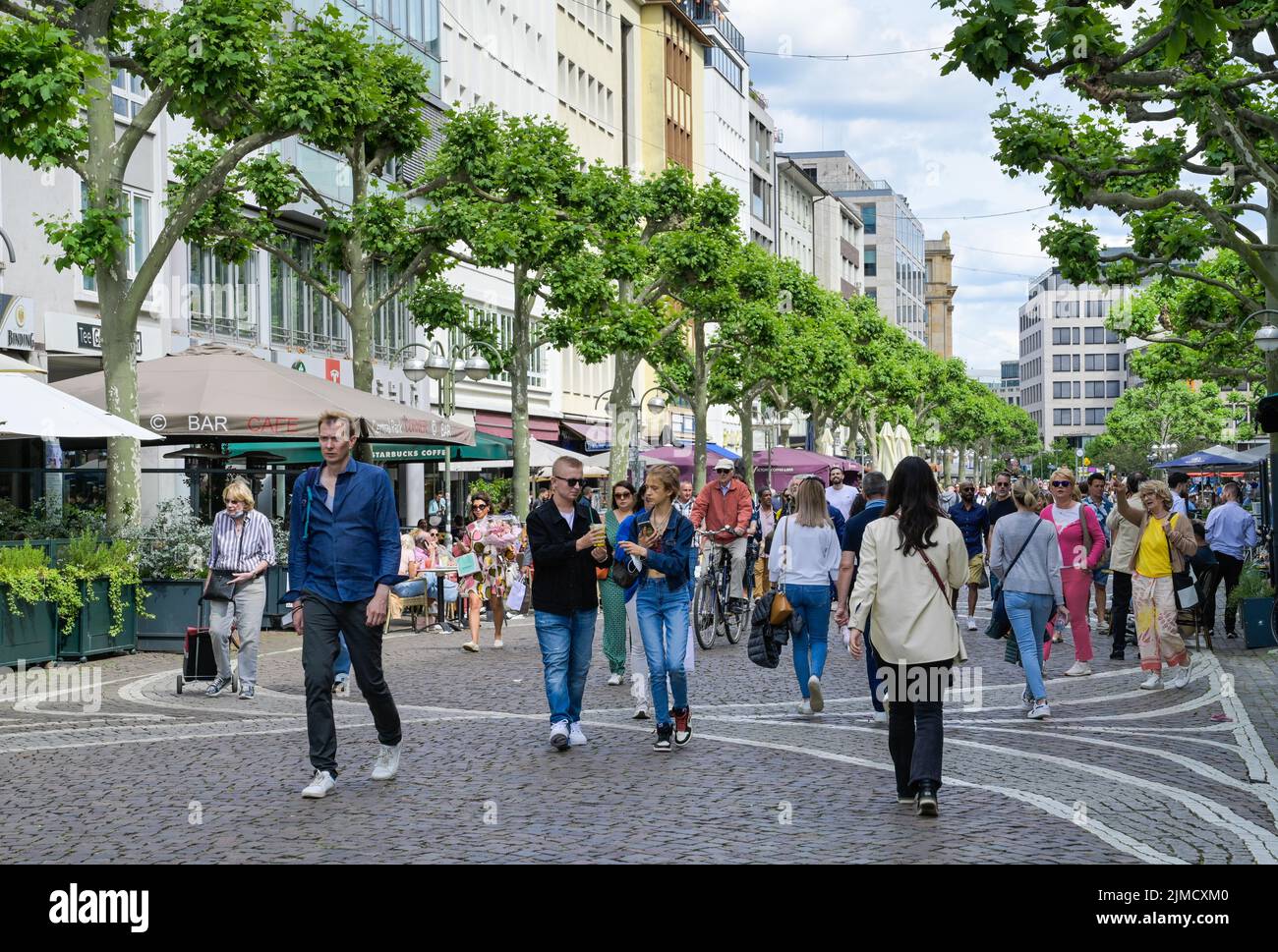 Street scene, passersby, Grosse Bockenheimer Strasse, Fressgass