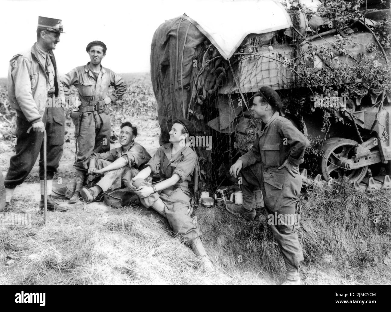 Free French General Leclerc talks to his men from the 501° RCC (501st ...