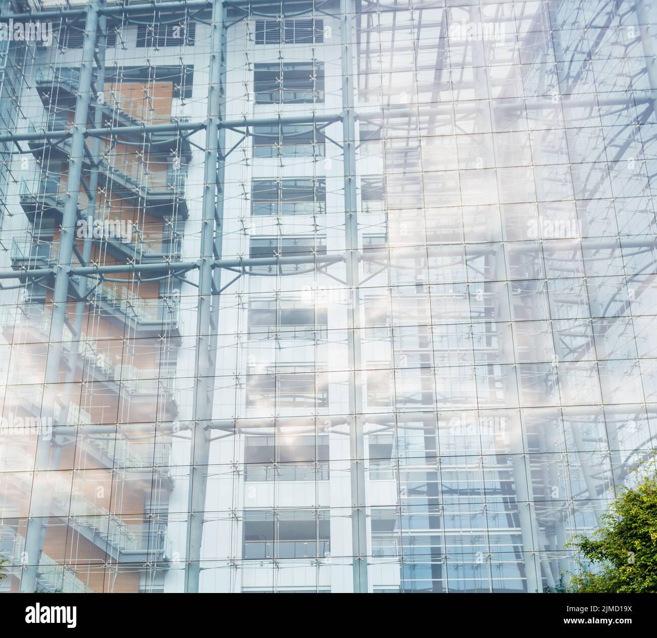 Outside a high rise building hi-res stock photography and images - Alamy
