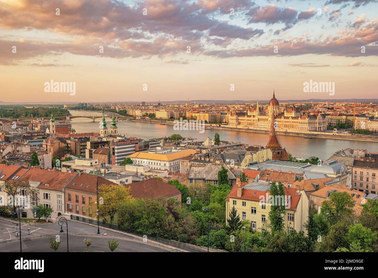 City skyline sunset hi-res stock photography and images - Alamy