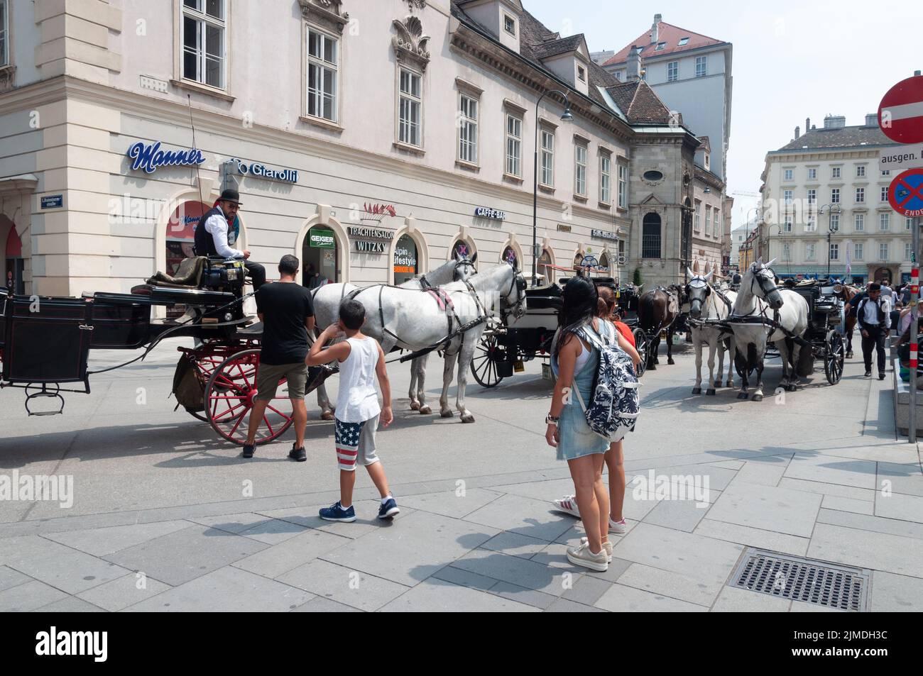 Horse carriages in center of Vienna Stock Photo Alamy
