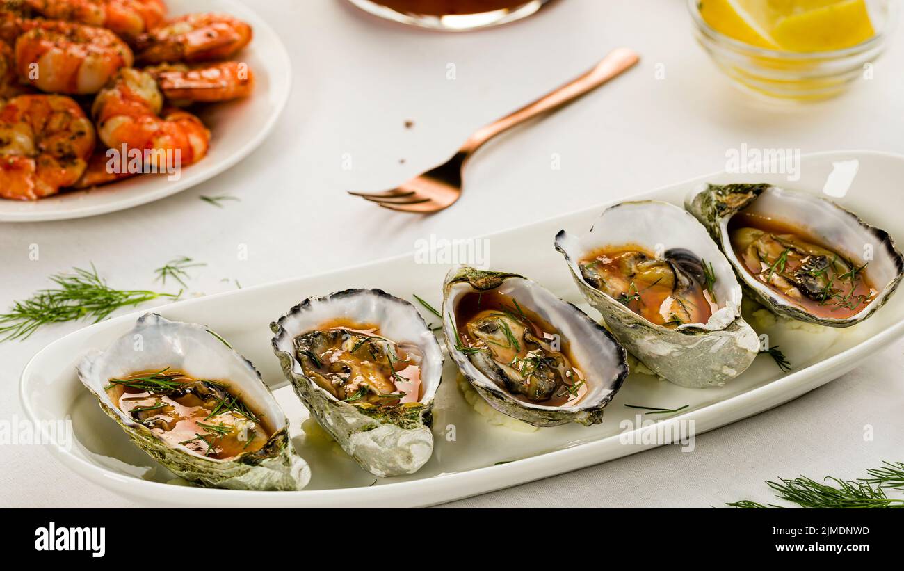 Oysters Bloody Mary with Black tiger Prawns Stock Photo Alamy