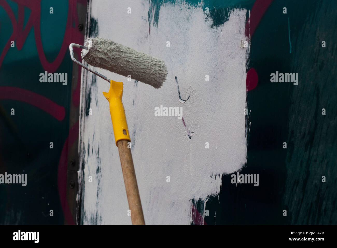 Paints the graffiti with a roller Stock Photo Alamy
