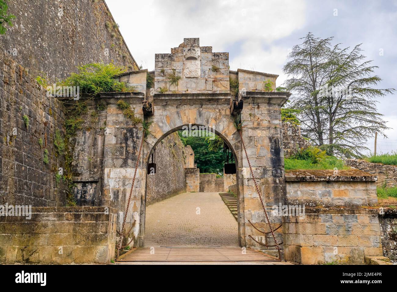 New Gateways to Spain and France